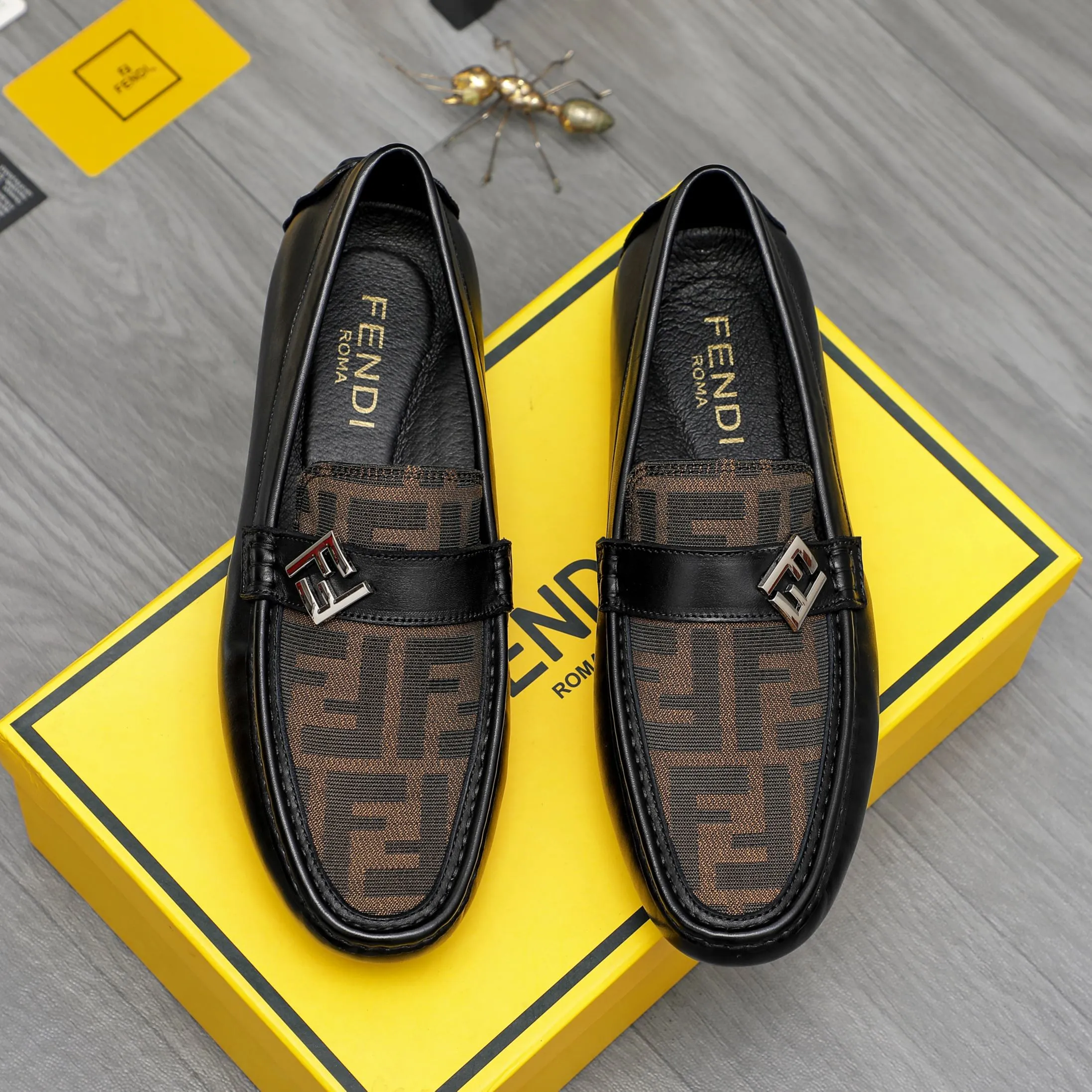 Men's shoes 💰400 Product trademark: FENDI "Fendi" casual slip-on shoes Regular size: 38-45 (45. Customized, non-returnable) Product materials: Selected breathable woven pattern stitching cowhide upper, pigskin lining, rubber outsole